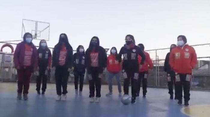 Primeras indumentarias reutilizadas de La Roja fueron entregadas al Club Estrella Unida de Ancud