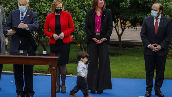 Gobierno promulga ley que extiende el postnatal de emergencia