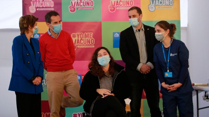 Casi un millón de rezagados en plan de vacunación: Autoridades reiteran llamado a población joven