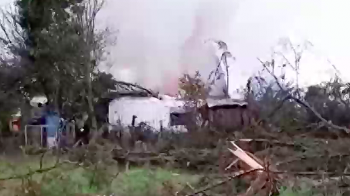 Tromba marina arrasó con árboles y provocó un incendio en Toltén: “El panorama es desolador”