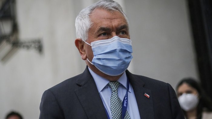 Ministro Paris dio negativo a test PCR tras presentar síntomas respiratorios: No asistió al balance