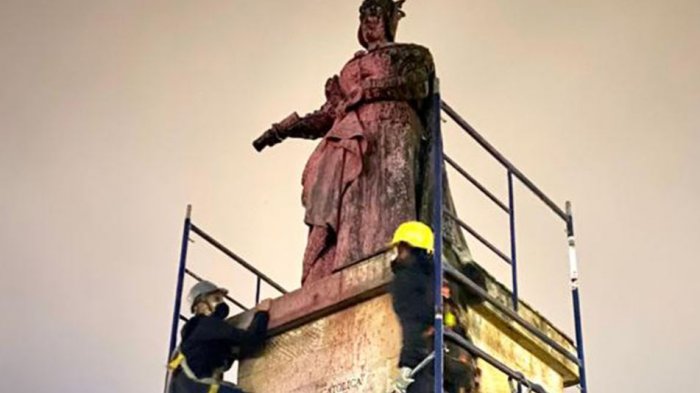 Colombia retiró estatuas de Colón e Isabel la Católica tras intentos de derribo