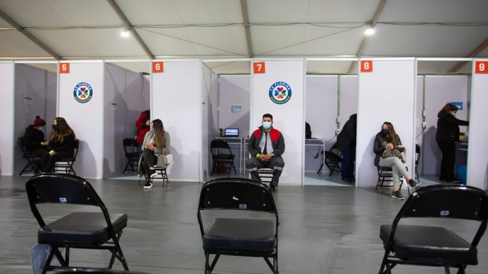 Minsal: Rezagados en la vacunación disminuyeron a cerca de 427 mil personas en una semana