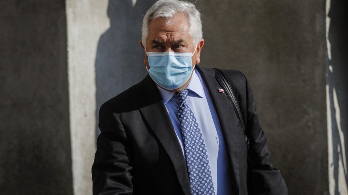 “Tengo derecho a emocionarme”: El balance de Paris a su primer año como ministro de Salud