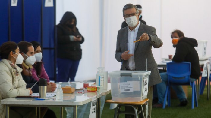 “Fue alcalde y tiene la experiencia para ser un buen gobernador”: Lavín ratificó su voto por Claudio Orrego