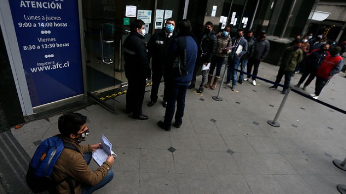 Encuesta UC concluye que recuperación del empleo se estancó durante el mes de mayo