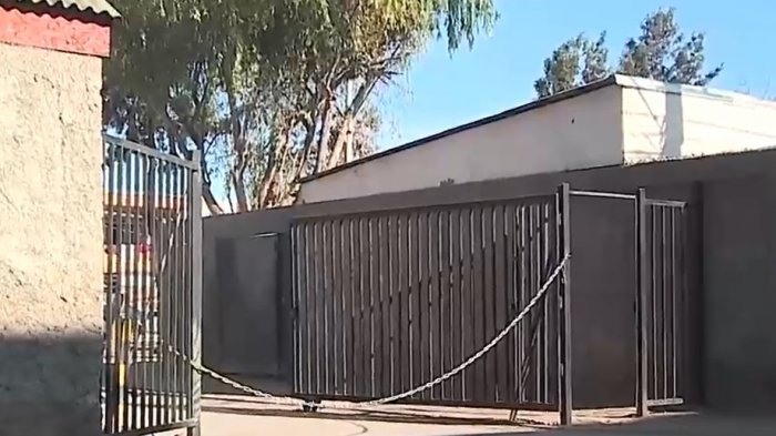 Banda de narcotraficantes instaló portones en pasajes de Pudahuel: Residentes acusan que no tienen llaves