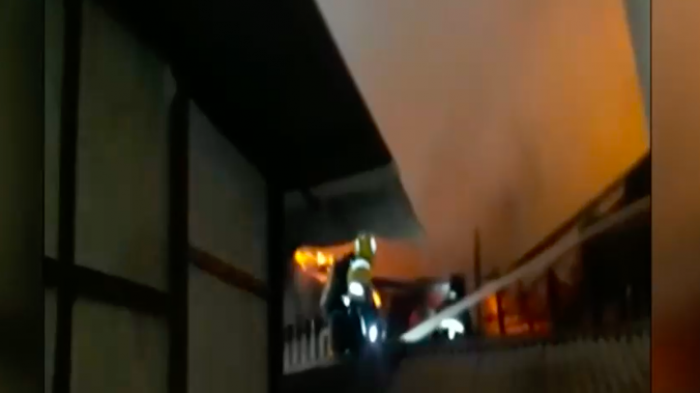 Estación Central: Cerca de 30 damnificados dejó incendio en segundo piso de un cité