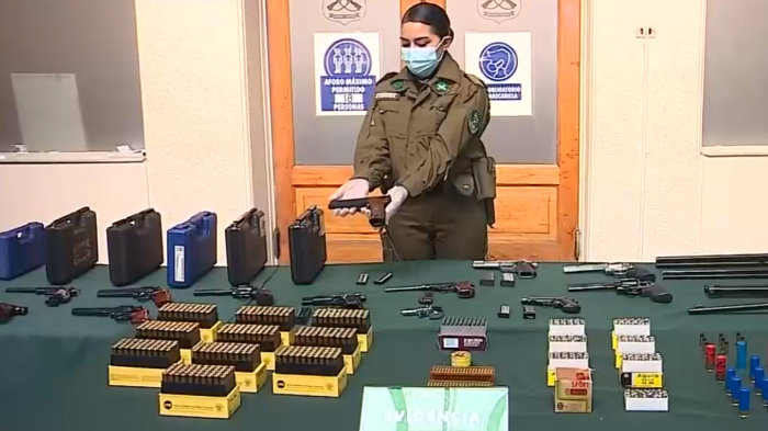 Detienen a presunto francotirador en Santiago Centro: Tenía cerca de 20 armas y más de mil municiones