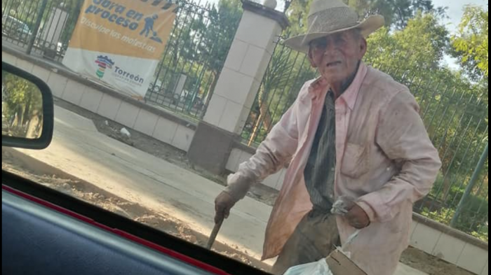 Anciano de 108 años que vivía en una plaza fue 