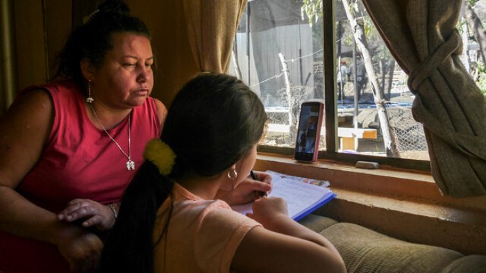 Con estrictas condiciones sanitarias: Padres piden reabrir colegios para retomar clases presenciales