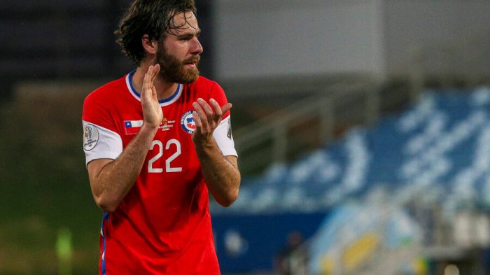 Blackburn Rovers puso a la venta una línea de camisetas con rostro de Ben Brereton