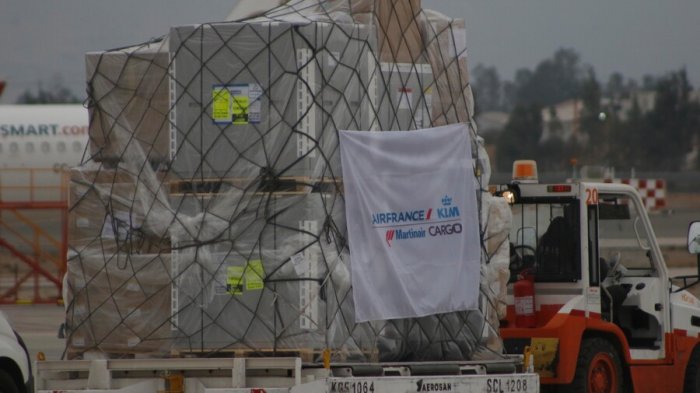 Más de 200 mil dosis de vacunas AstraZeneca arribaron al país este domingo