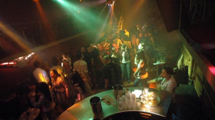 Francia: Gobierno autorizó la reapertura de discotecas sin la obligación de usar mascarillas