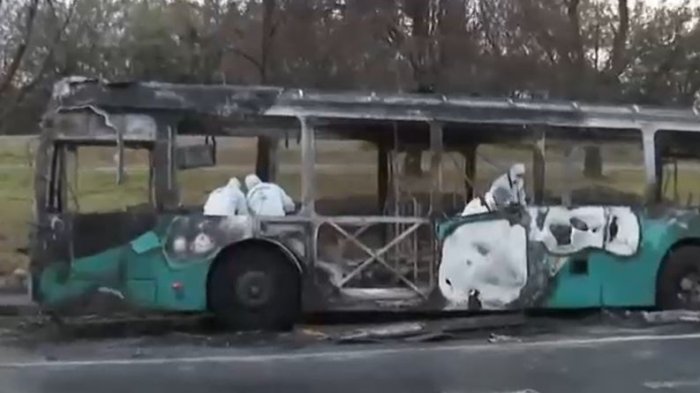 Micro fue quemada en Peñalolén: Conductor dijo que lo amenazaron para que entregara el vehículo