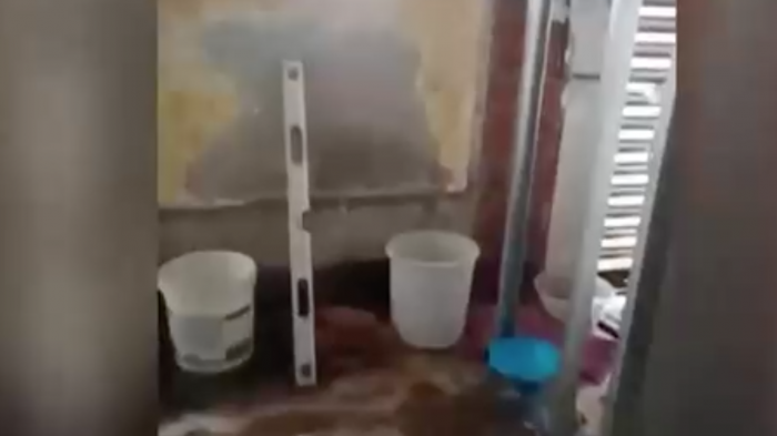 Vecinos denuncian filtraciones de lluvia tras reparaciones en techumbres de edificio