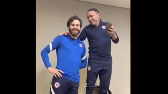 Ben Brereton se mandó karaoke de Oasis en su 