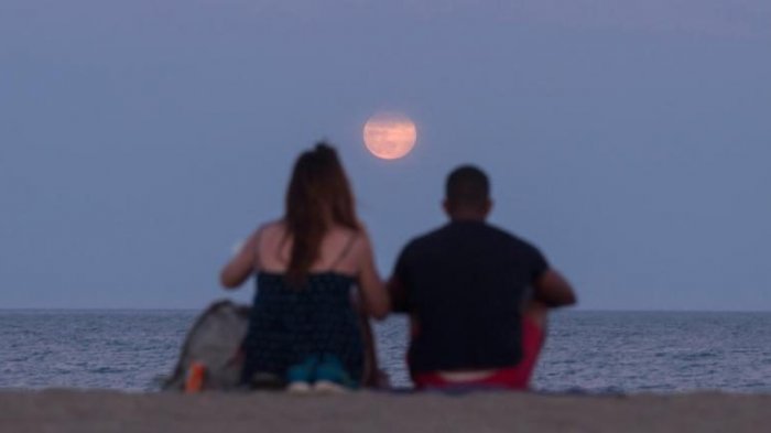 “Luna de Fresa”: ¿Cuál es la mejor hora para observar este fenómeno?