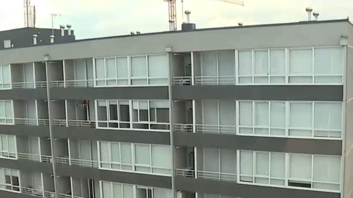 Proliferación de hongos y filtraciones de agua: Denuncian graves daños en departamentos nuevos