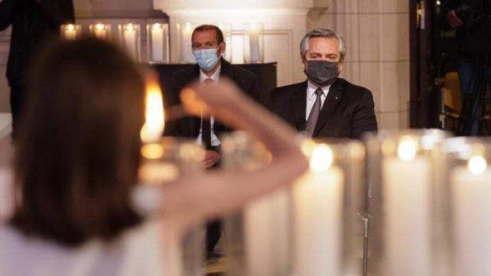 Presidente Fernández realiza homenaje a los fallecidos por COVID-19: 