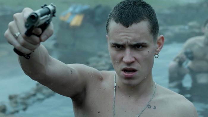 Martorell señala que actor Arón Piper ingresó a Chile por 