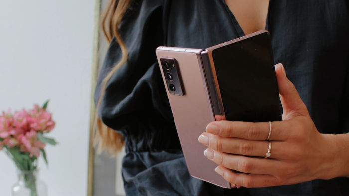 Pantalla doble, selfie con cámara trasera y manos libres: Conoce todo sobre el Galaxy Z Fold2