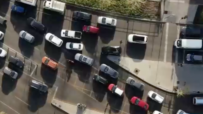 Denuncian presunta estafa: Se querellan contra dueño de automotora por vender vehículos ajenos