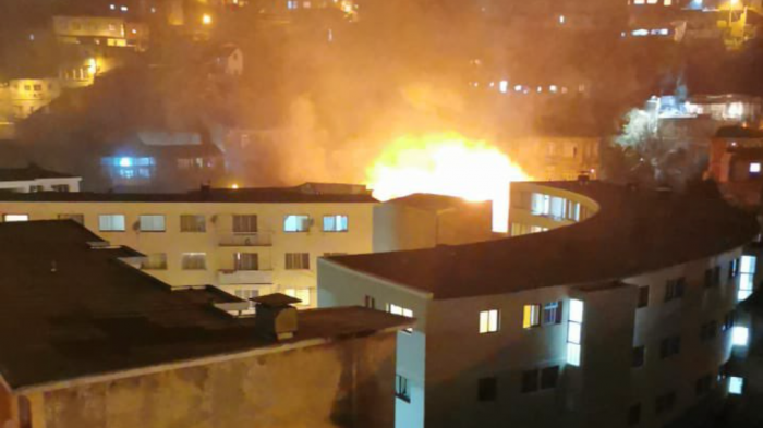 Incendio afectó a tres viviendas de Cerro Cordillera en Valparaíso