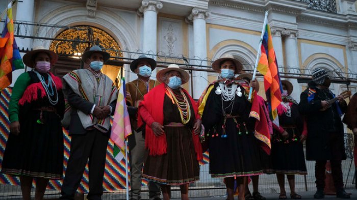 Pueblos originarios realizan marchas y ceremonias previo a la primera sesión de la Convención Constitucional
