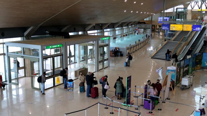 Salud confirmó tercer caso de variante Delta: Es una guagua de 7 meses que llegó desde EE.UU.