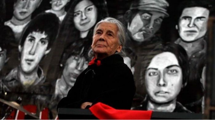 “Madre del Pueblo Combatiente”: Emotiva y masiva despedida de Luisa Toledo, madre de hermanos asesinados en dictadura