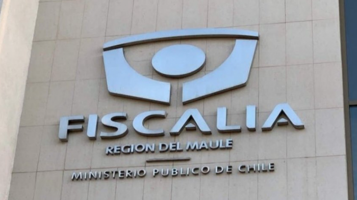 Decretan prohibición de salir del país para 