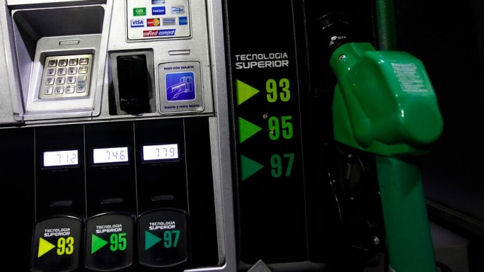 Ministro de Economía aseguró que proyecto que reduce impuesto específico de los combustibles “no es recomendable”