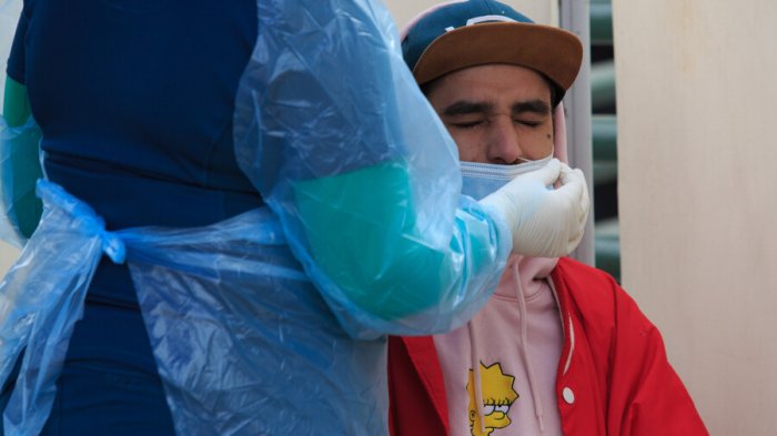 En un 22% cayeron en la última semana los casos nuevos de COVID-19 en Chile