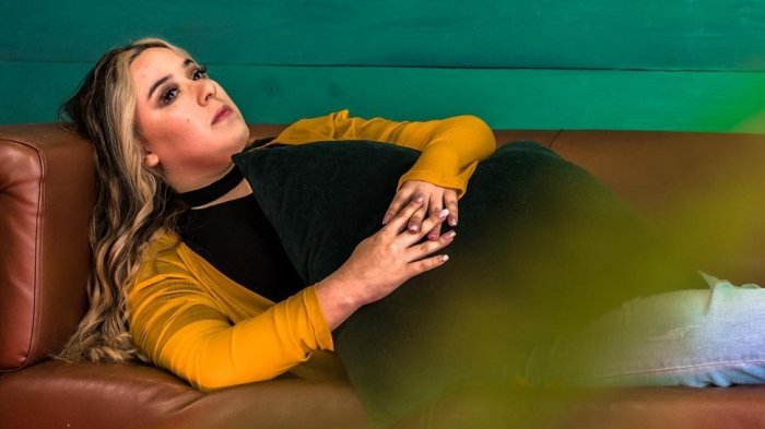 Ya no mueve el ombligo: Christell vuelve a la música con su nueva canción 