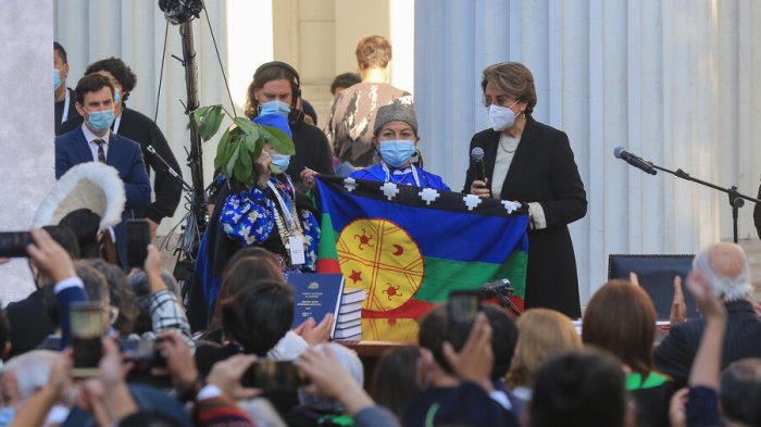Confianza en la Convención Constitucional aumentó 10 puntos y Loncón es la mejor evaluada, según Cadem