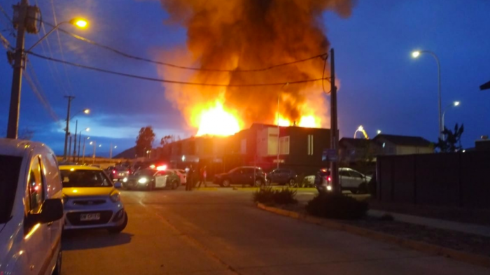 Gran incendio consumió fábrica de colchones en Coquimbo
