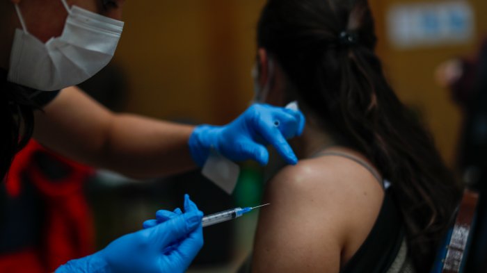 Minsal inició estudio para determinar respuesta inmune ante dosis de refuerzo contra el COVID-19