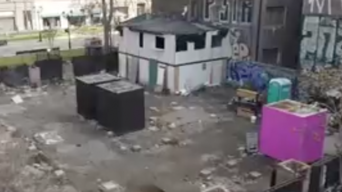 Denuncia de estafa con patio de comidas continúa: Acusada negó todo y culpó a víctimas de destrozos en su vivienda