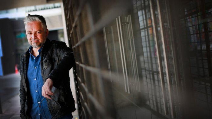 Convencionales reaccionan a dichos de Baradit: 