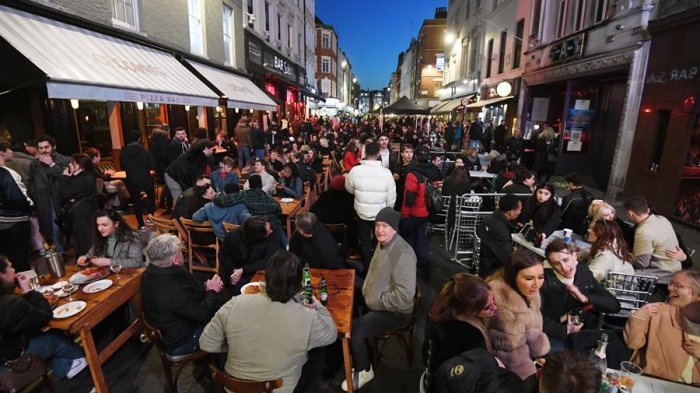 Reino Unido registró más de 42 mil casos nuevos de COVID-19: Es la cifra más alta desde enero