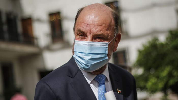 Ministro Moreno estima que al menos 200 mil autos saldrán de la Región Metropolitana este fin de semana largo