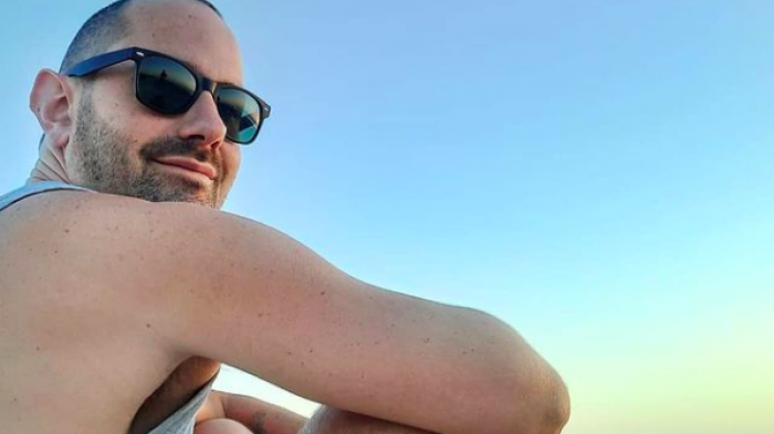 Santiago Tupper hoy vive en la playa y se dedica a la acupuntura: 