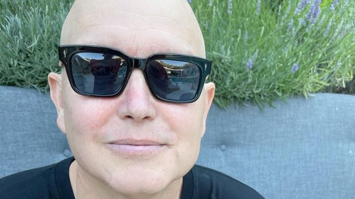 “Mi sangre esta tratando de matarme”: Bajista de Blink-182 anunció el tipo de cáncer que le diagnosticaron