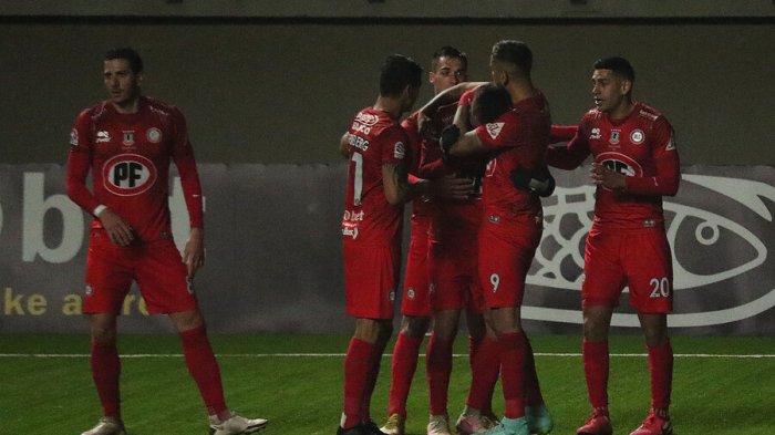 La Calera superó con lo justo a Curicó Unido y alcanzó el liderato exclusivo