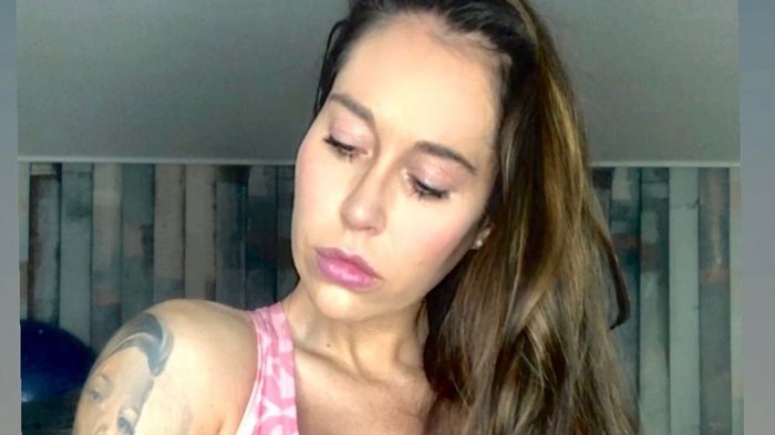 Vale Roth se borrará la manga que tiene tatuada en el brazo: 