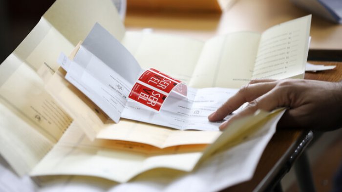 Foto al voto y negarse a ser vocal: Reportan cuatro detenidos en la Región Metropolitana durante primarias