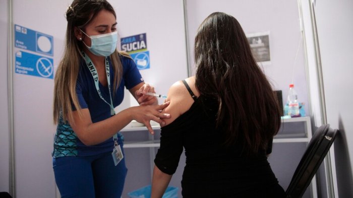 OMS: Embarazadas fueron incluidas en grupo prioritario para vacunarse contra el COVID-19