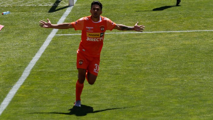 Figura en Cobreloa, pero cortado en Racing: Este es delantero pretendido por Colo Colo para el segundo semestre