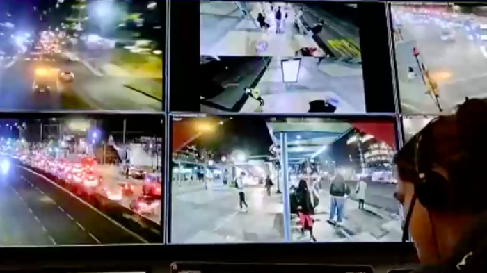 Las Condes implementa más de 50 cámaras de seguridad en paraderos de la comuna